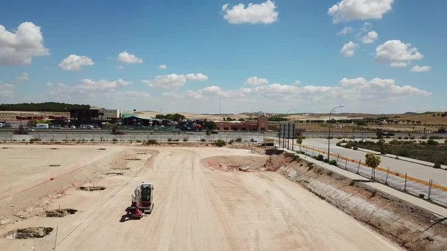 actividad en la obra, construcci&oacute;n de nave industrial,tomas aereas