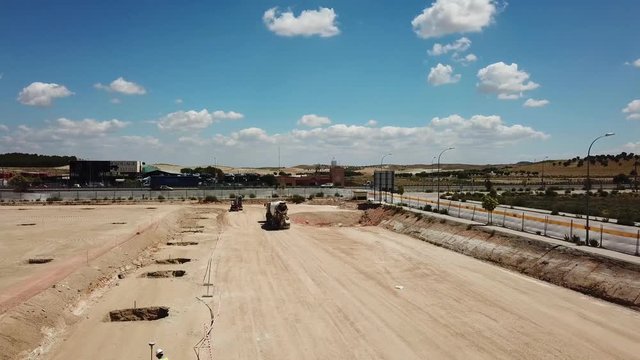 actividad en la obra, construcci&oacute;n de nave industrial,tomas aereas