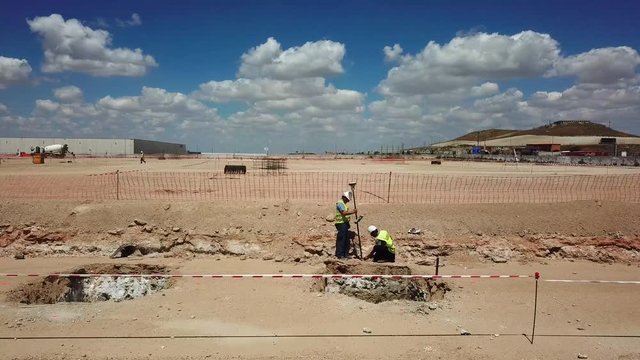 actividad en la obra, construcci&oacute;n de nave industrial,tomas aereas