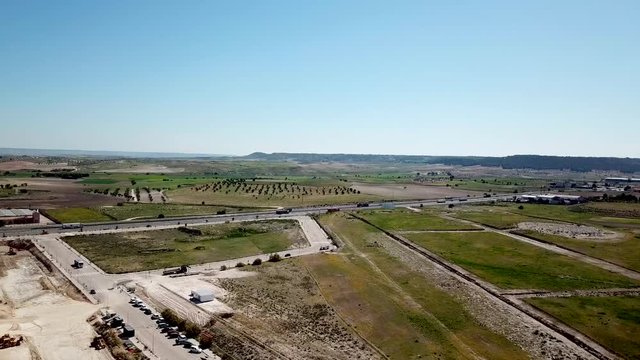 A&Eacute;REA.AUTOPISTA Y LLANURAS ALREDEDOR,TRANSPORTE LOG&Iacute;STICO 