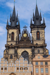 Fototapeta na wymiar Die Teynkirche am Altstädter Ring in Prag/Tschechien