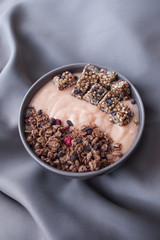 Smoothie banane mangue et toppings