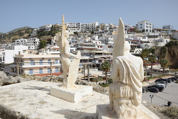 Ikarus und Daedalus in Agia Galini, Kreta