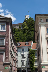 Slovenia, 24/06/2018: skyline di Lubiana con vista del castello di Lubiana, ex fortezza medievale...