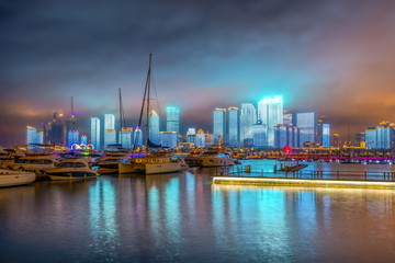 Fototapeta na wymiar Qingdao Bay yacht wharf and urban architectural landscape
