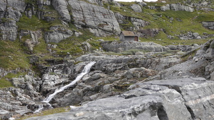 Wasserfall / Energiegewinnung am Dravladalsvatn, Folgefonna Gletschergebiet, Norwegen