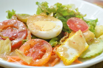 fresh vegetable topping boiled egg dressing Indian sauce salad on plate