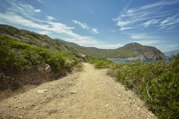 The land road that runs along the sea