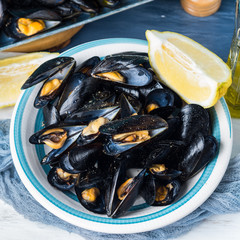 Sauteed mussels with black pepper and lemon. Traditional italian summer dish