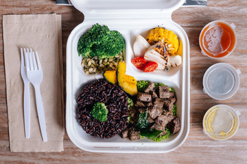 Clean food meal box: Diced grilled beef served with rice berry, broccoli, bean sprout, corn, mushroom and tomato.