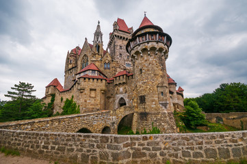 Fototapeta na wymiar The medieval Kreuzenstein castle in Leobendorf village near Vienna, Austria