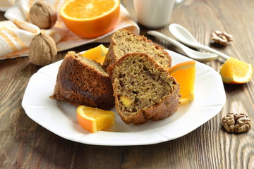 The orange cake with walnuts