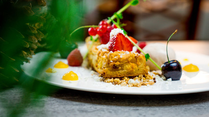  Delicious raspberry cake with fresh strawberries, raspberries, blueberry, currants and pistachios on vintage background. Copy space. Banner 