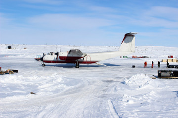 Arctic Cargo Plane Northern Icefield Landing Exploration Delivery