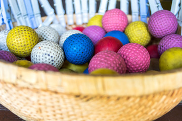 Minigolf bunte Bälle