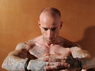 Young bodybuilder showing his physiognomy.
