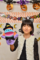 ハロウィンパーティーを楽しむ女の子