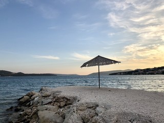 Küste Kroatien am Abend an der Adria