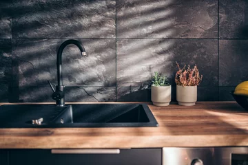 Fotobehang Moderne zwarte keuken © kerkezz