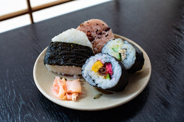 オニギリと海苔巻き