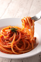 パスタを持ち上げる