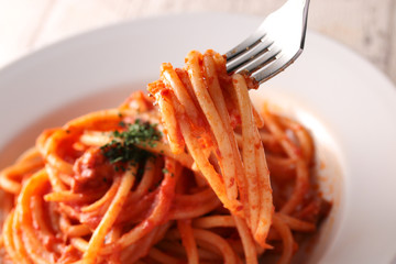 パスタを持ち上げる