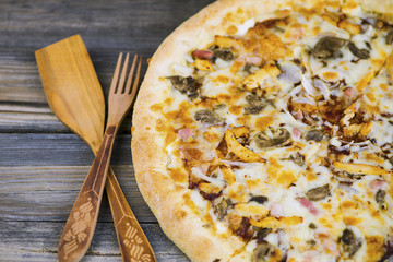 round carbonara pizza with Mozzarella cheese on an old wooden table