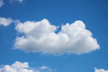 Obraz na płótnie Canvas White clouds on the blue sky during the day