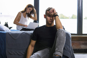 man took offense at the woman in the room, the family relationship, the quarrel