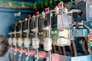 Internal device of mobile electrical installation with terminals, wires and transformers