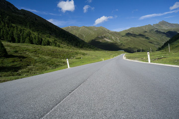Fototapeta premium alpenstrasse in östereich 