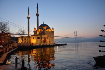 Fototapeta na wymiar Sunrise in Istanbul by Ortakoy Mosque and Bosphorus Bridge