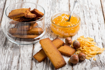 cookies with hazelnut and marmalade
