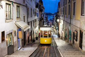 Lisbon's Gloria funicular. - obrazy, fototapety, plakaty