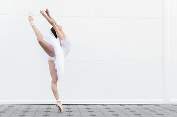 Ballerina in widow position