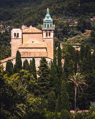 Altes wunderschönes Kloster umbegen von Natur, Valldemossa, Spanien-Mallorca