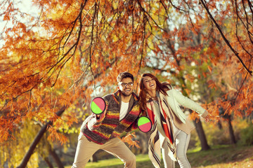 Fototapeta premium Couple playing toss and catch the ball game