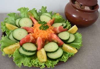 Vegetable platter with pot