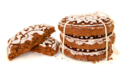 Fototapeta na wymiar pile of gingerbreads with two halves isolated on white with clipping path