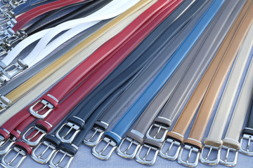 ceintures sur un marché