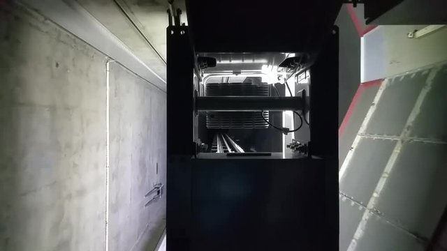 Elevator movement in lift shaft