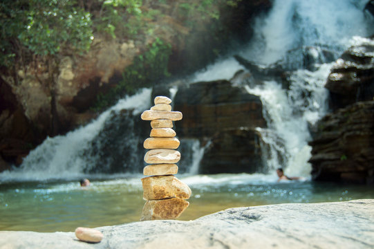 pilha de pedras