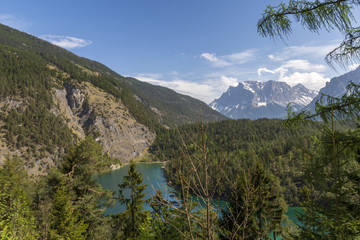 Fototapeta na wymiar Lake with turquoise water and mountains in background