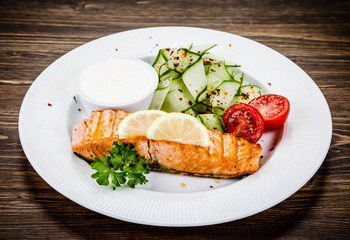 Salmon steak and vegetables