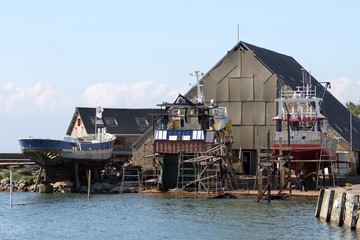 le port de Saint-Vaast-la-Hougue et son chantier naval