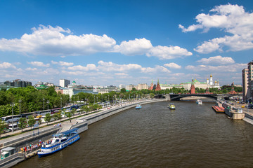 Fototapeta premium Panoramic view of the Moscow river and Kremlin