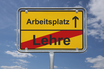 Fototapeta premium Ende Lehre, Anfang Arbeitsplatz | end of apprenticeship