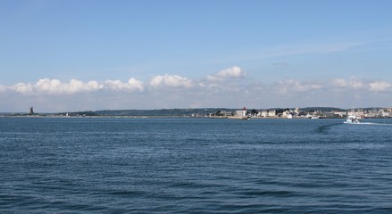 le port de Saint-Vaast-la-Hougue dans le Cotentin et le fort de la Hougue,Manche,Normandie