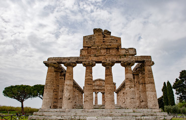 Fototapeta na wymiar Ceres-Tempel, Archäologische Stätte Paestum, UNESCO, Parco Nazionale di Cilento, Provinz Salerno, Region Campania, Kampanien, Italien