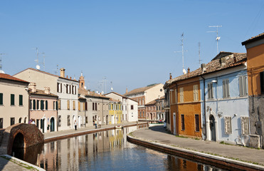 Obraz premium Via Agatopisto, links Ponte dei Sisti, Comacchio, Provinz Ferrara, Region Emilia Romagna, Norditalien, Italien, Europa